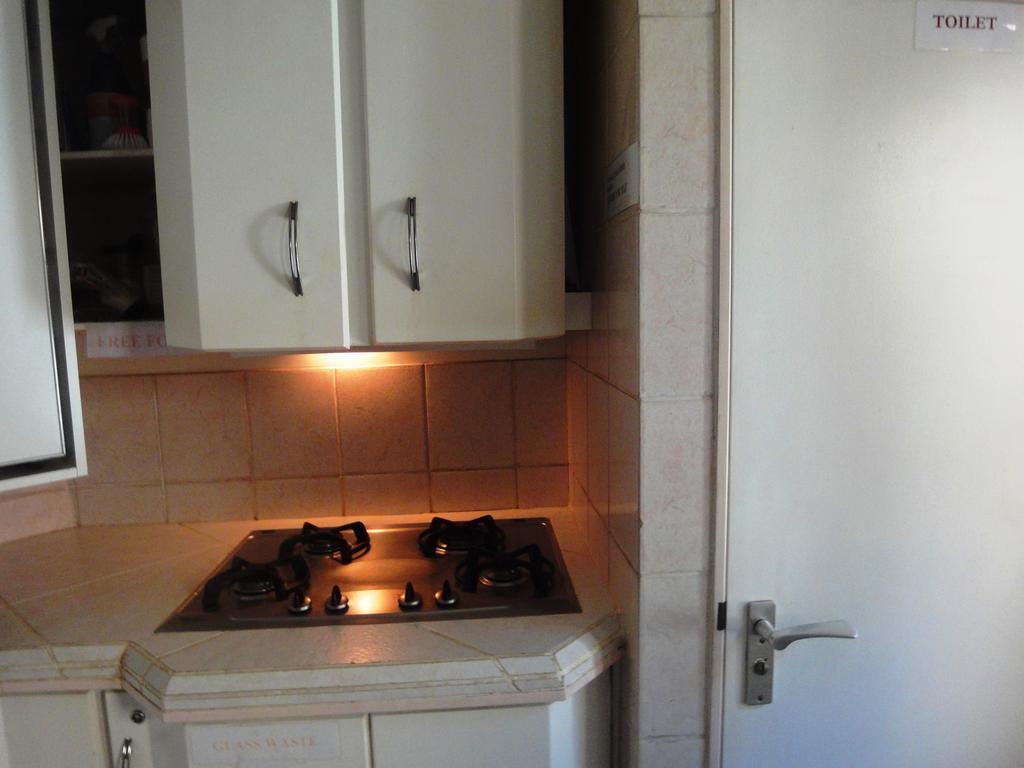 Frank'S Backpackers Hostel Helmond Bagian luar foto