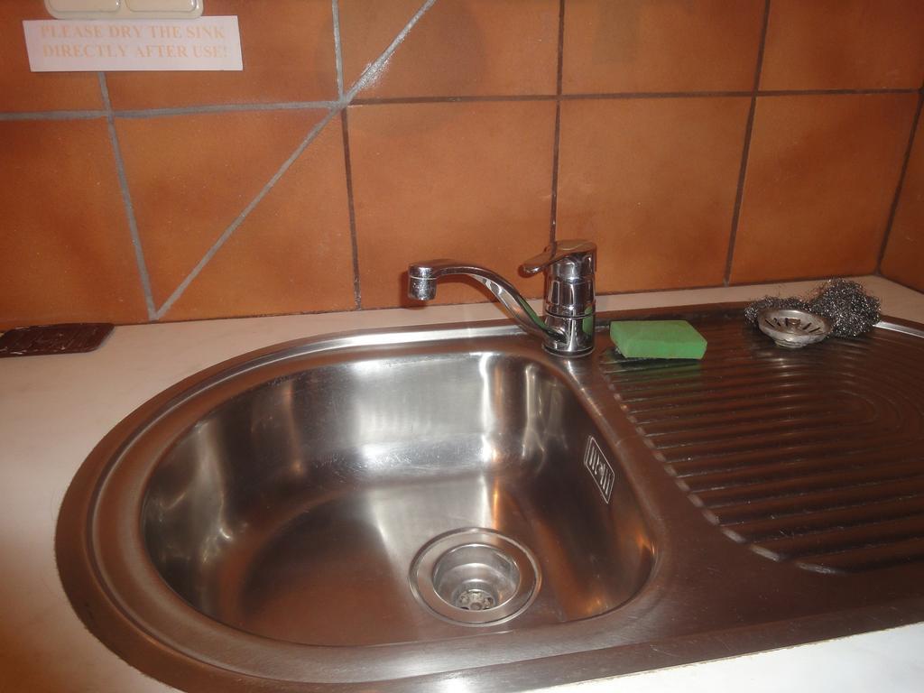 Frank'S Backpackers Hostel Helmond Bagian luar foto