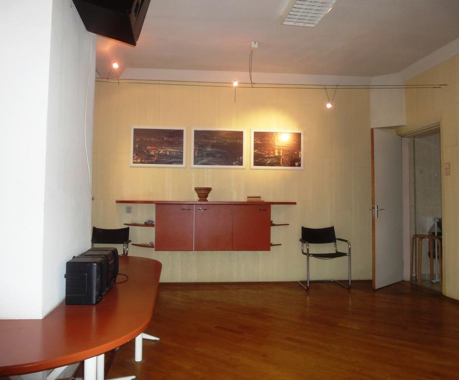Frank'S Backpackers Hostel Helmond Bagian luar foto