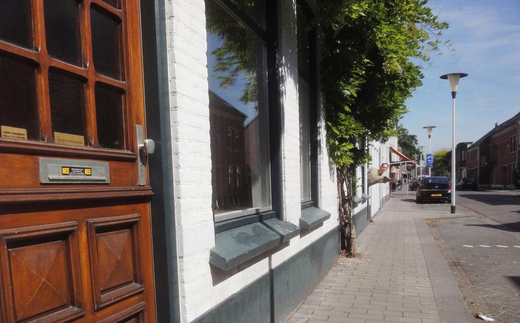 Frank'S Backpackers Hostel Helmond Bagian luar foto