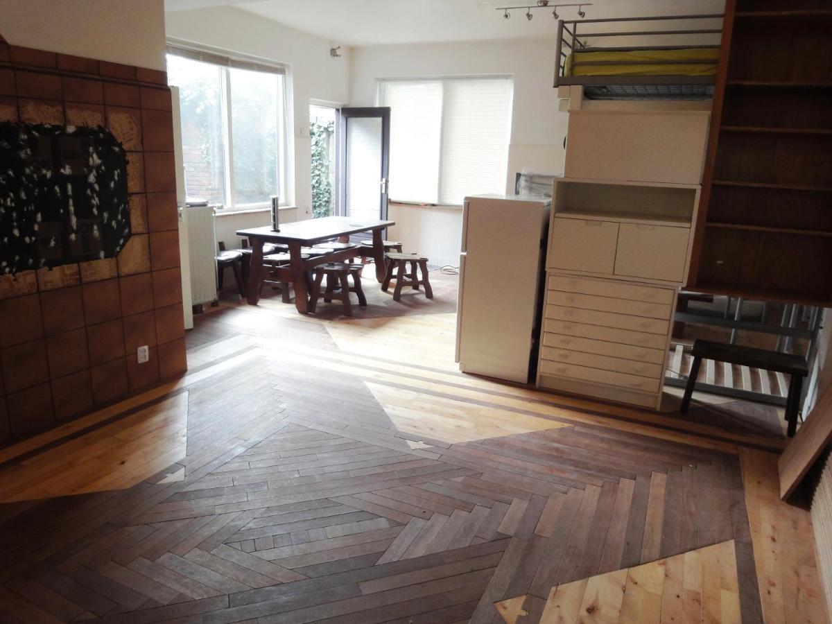 Frank'S Backpackers Hostel Helmond Bagian luar foto